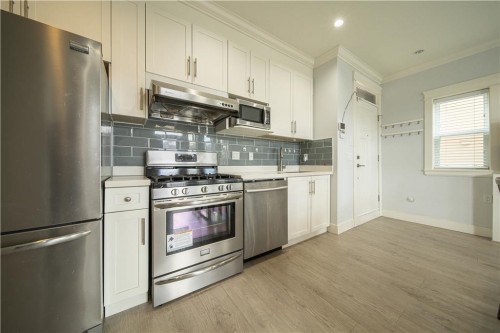 2216 Mannering Avenue, Vancouver, BC - Indoor Photo Showing Kitchen