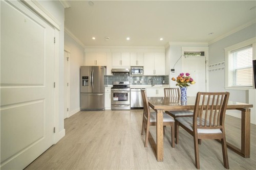 2216 Mannering Avenue, Vancouver, BC - Indoor