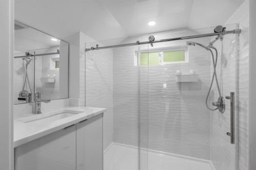 2617 Turner Street, Vancouver, BC - Indoor Photo Showing Bathroom