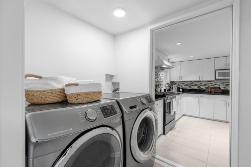 2617 Turner Street, Vancouver, BC - Indoor Photo Showing Laundry Room