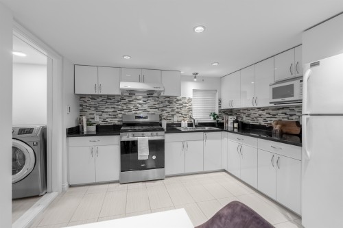 2617 Turner Street, Vancouver, BC - Indoor Photo Showing Kitchen