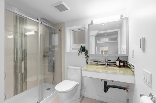 2617 Turner Street, Vancouver, BC - Indoor Photo Showing Bathroom