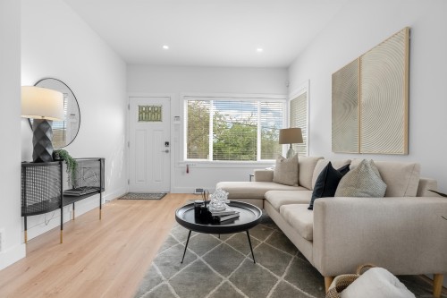 2617 Turner Street, Vancouver, BC - Indoor Photo Showing Living Room