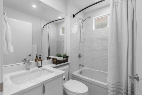 2617 Turner Street, Vancouver, BC - Indoor Photo Showing Bathroom