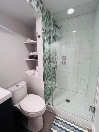 1314 Thomas Avenue, Coquitlam, BC - Indoor Photo Showing Bathroom