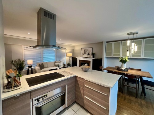 1314 Thomas Avenue, Coquitlam, BC - Indoor Photo Showing Kitchen
