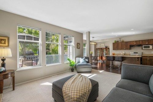 6 Alder Drive, Port Moody, BC - Indoor Photo Showing Living Room