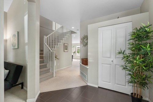 6 Alder Drive, Port Moody, BC - Indoor Photo Showing Other Room
