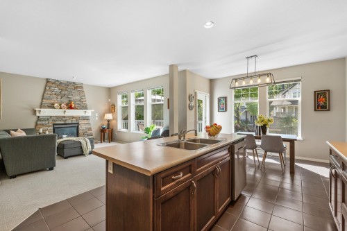 6 Alder Drive, Port Moody, BC - Indoor With Fireplace