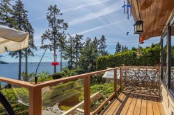 7065 Dale Road Sechelt, BC V7Z 0N2