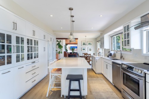 7065 Dale Road, Sechelt, BC - Indoor Photo Showing Kitchen With Upgraded Kitchen