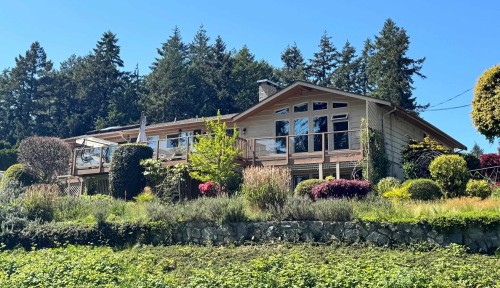 7065 Dale Road, Sechelt, BC - Outdoor
