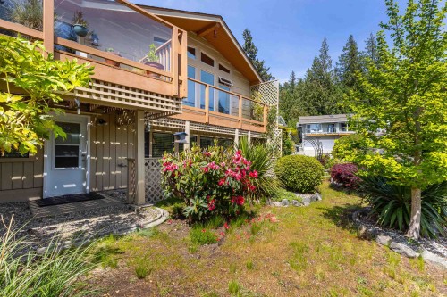 7065 Dale Road, Sechelt, BC - Outdoor
