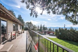 4902 Laurel Avenue Sechelt, BC V7Z 0B7