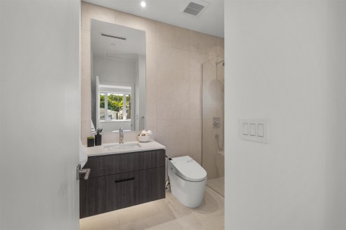 2236 5Th Avenue E, Vancouver, BC - Indoor Photo Showing Bathroom
