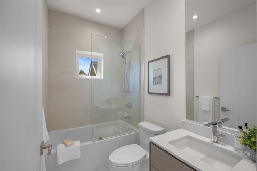 2236 5Th Avenue E, Vancouver, BC - Indoor Photo Showing Bathroom