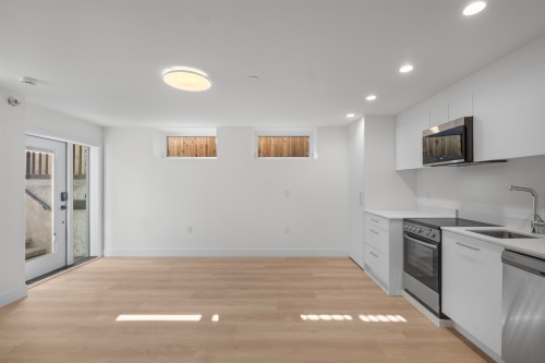 2236 5Th Avenue E, Vancouver, BC - Indoor Photo Showing Kitchen