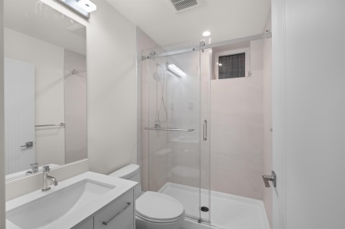 2236 5Th Avenue E, Vancouver, BC - Indoor Photo Showing Bathroom