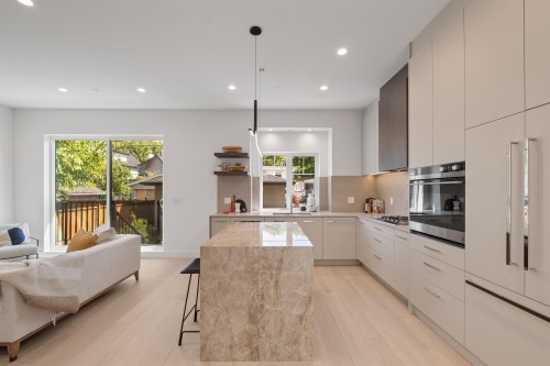 2236 5Th Avenue E, Vancouver, BC - Indoor