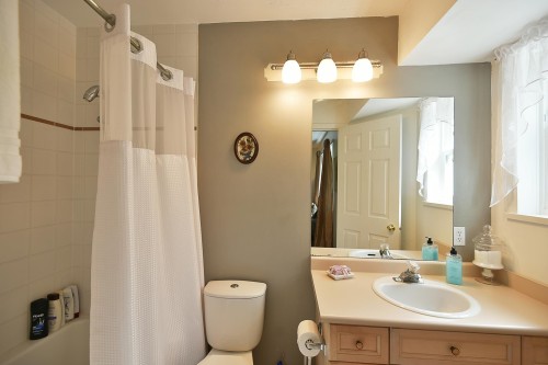 5875 Turnstone Crescent, Sechelt, BC - Indoor Photo Showing Bathroom