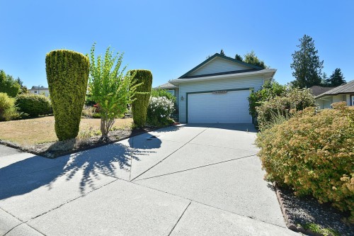 5875 Turnstone Crescent, Sechelt, BC - Outdoor