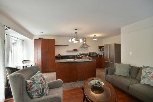 5875 Turnstone Crescent, Sechelt, BC - Indoor Photo Showing Living Room