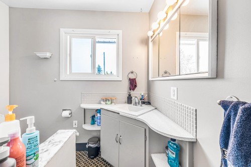 2715 Coast Meridian Road, Port Coquitlam, BC - Indoor Photo Showing Bathroom