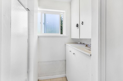 2715 Coast Meridian Road, Port Coquitlam, BC - Indoor Photo Showing Bathroom