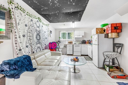 2715 Coast Meridian Road, Port Coquitlam, BC - Indoor
