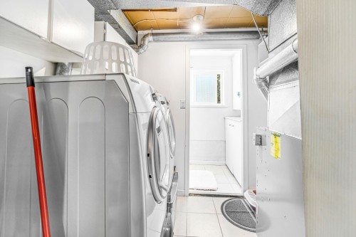 2715 Coast Meridian Road, Port Coquitlam, BC - Indoor Photo Showing Laundry Room