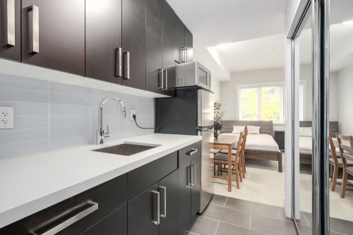 1493 Tilney Mews, Vancouver, BC - Indoor Photo Showing Kitchen With Upgraded Kitchen