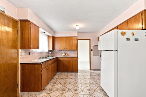 1955 Turner Street, Vancouver, BC - Indoor Photo Showing Kitchen