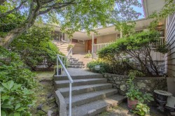 606 St Andrews Road West Vancouver, BC V7S 1V4