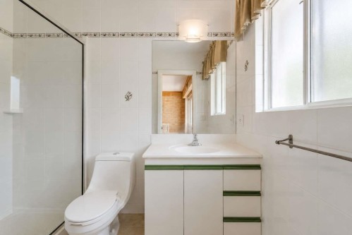 606 St Andrews Road, West Vancouver, BC - Indoor Photo Showing Bathroom