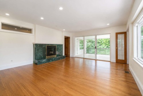 606 St Andrews Road, West Vancouver, BC - Indoor With Fireplace