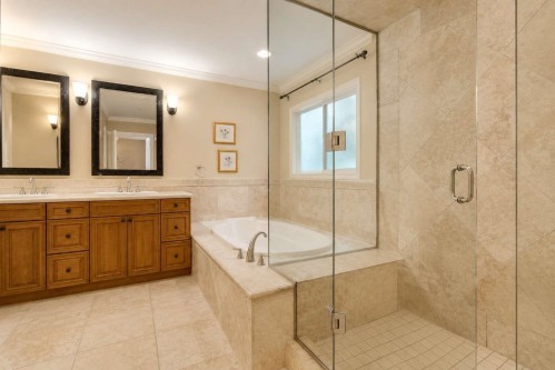 606 St Andrews Road, West Vancouver, BC - Indoor Photo Showing Bathroom