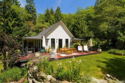 822 Captains Way Bowen Island, BC V0N 1G2