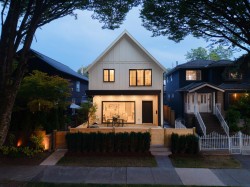 1-810 22nd Avenue E Vancouver, BC V5V 1V7