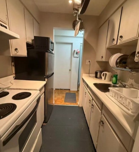1850 Comox St, Vancouver, BC - Indoor Photo Showing Kitchen