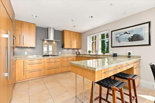 1952 Bellevue Avenue, West Vancouver, BC - Indoor Photo Showing Kitchen With Upgraded Kitchen