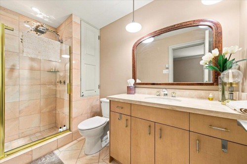 1952 Bellevue Avenue, West Vancouver, BC - Indoor Photo Showing Bathroom
