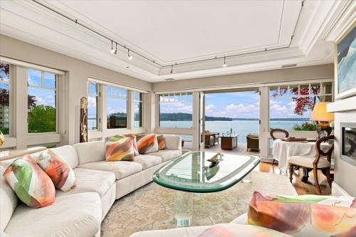 1952 Bellevue Avenue, West Vancouver, BC - Indoor Photo Showing Living Room