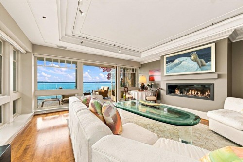 1952 Bellevue Avenue, West Vancouver, BC - Indoor Photo Showing Living Room With Fireplace