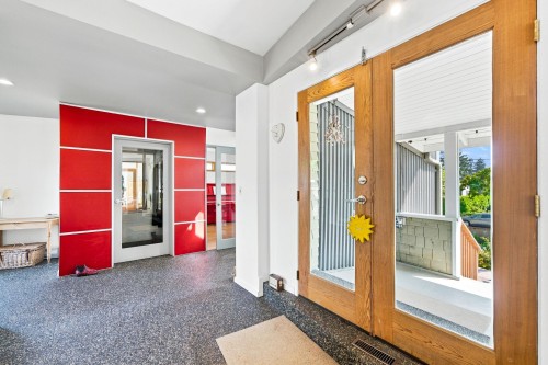 2433 Mathers Avenue, West Vancouver, BC - Indoor Photo Showing Other Room