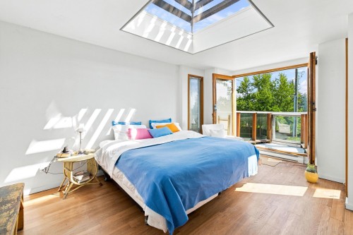 2433 Mathers Avenue, West Vancouver, BC - Indoor Photo Showing Bedroom