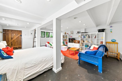 2433 Mathers Avenue, West Vancouver, BC - Indoor Photo Showing Bedroom