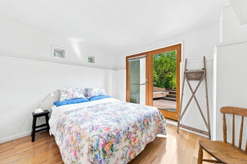 2433 Mathers Avenue, West Vancouver, BC - Indoor Photo Showing Bedroom