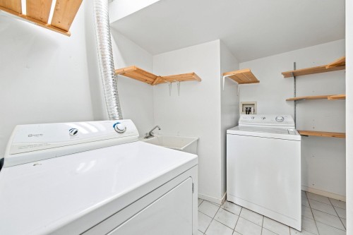 2433 Mathers Avenue, West Vancouver, BC - Indoor Photo Showing Laundry Room
