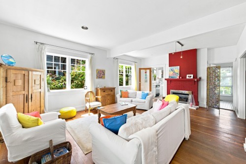 2433 Mathers Avenue, West Vancouver, BC - Indoor Photo Showing Living Room With Fireplace