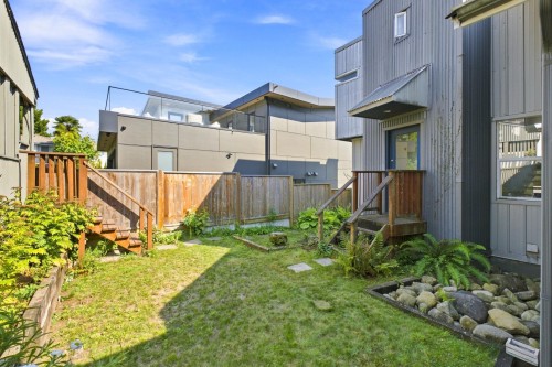 2433 Mathers Avenue, West Vancouver, BC - Outdoor